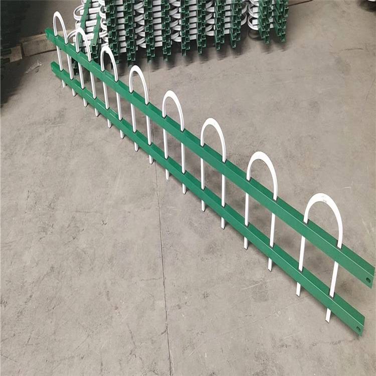 綠白色草坪圍欄綠白色草坪圍欄 財(cái)潤(rùn)絲網(wǎng)草坪防護(hù)籬笆適用于花壇